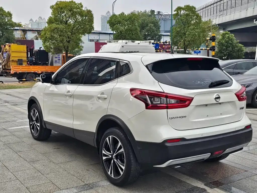 Nissan Qashqai — фото 10