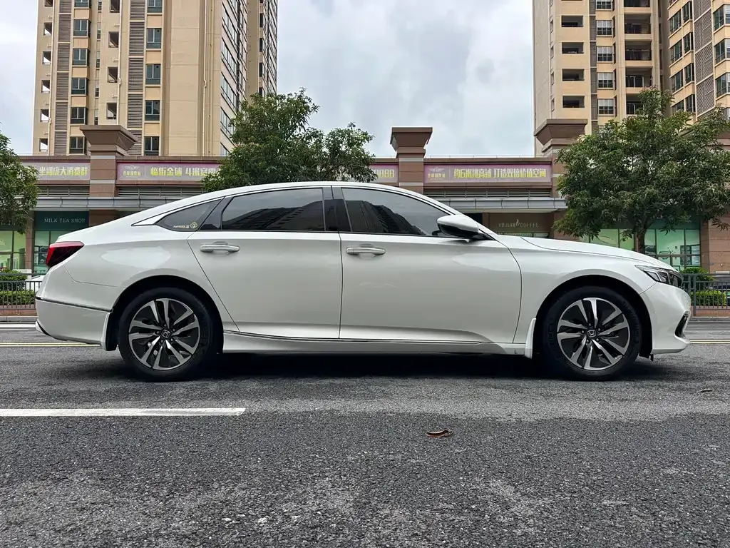 Honda Accord — фото 10