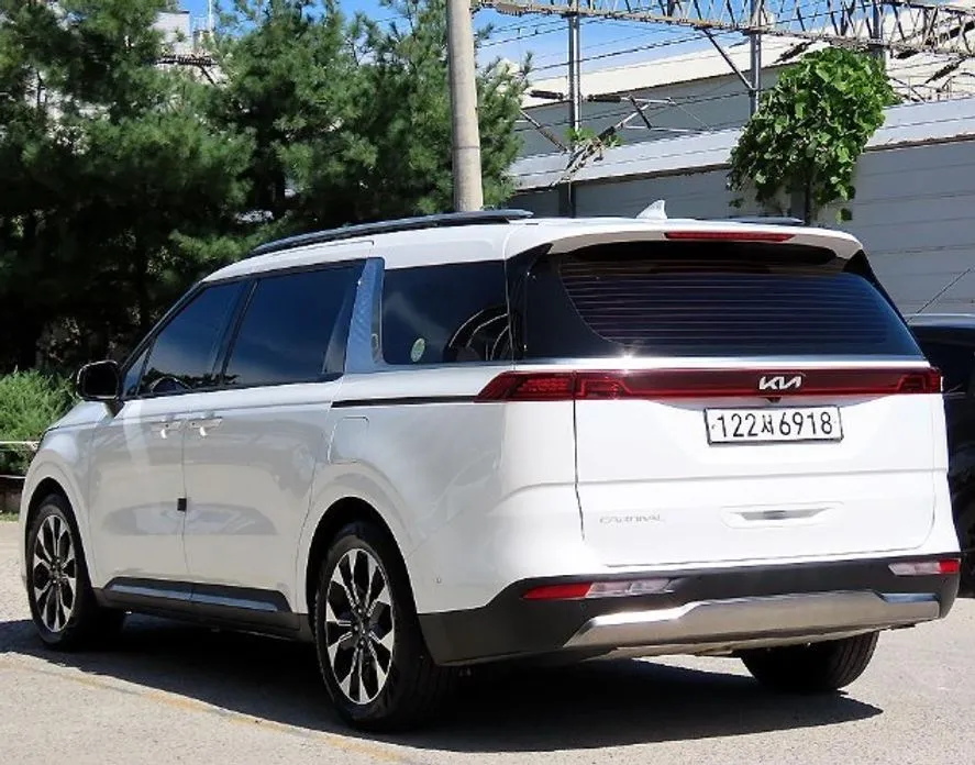 Kia Carnival — фото 5