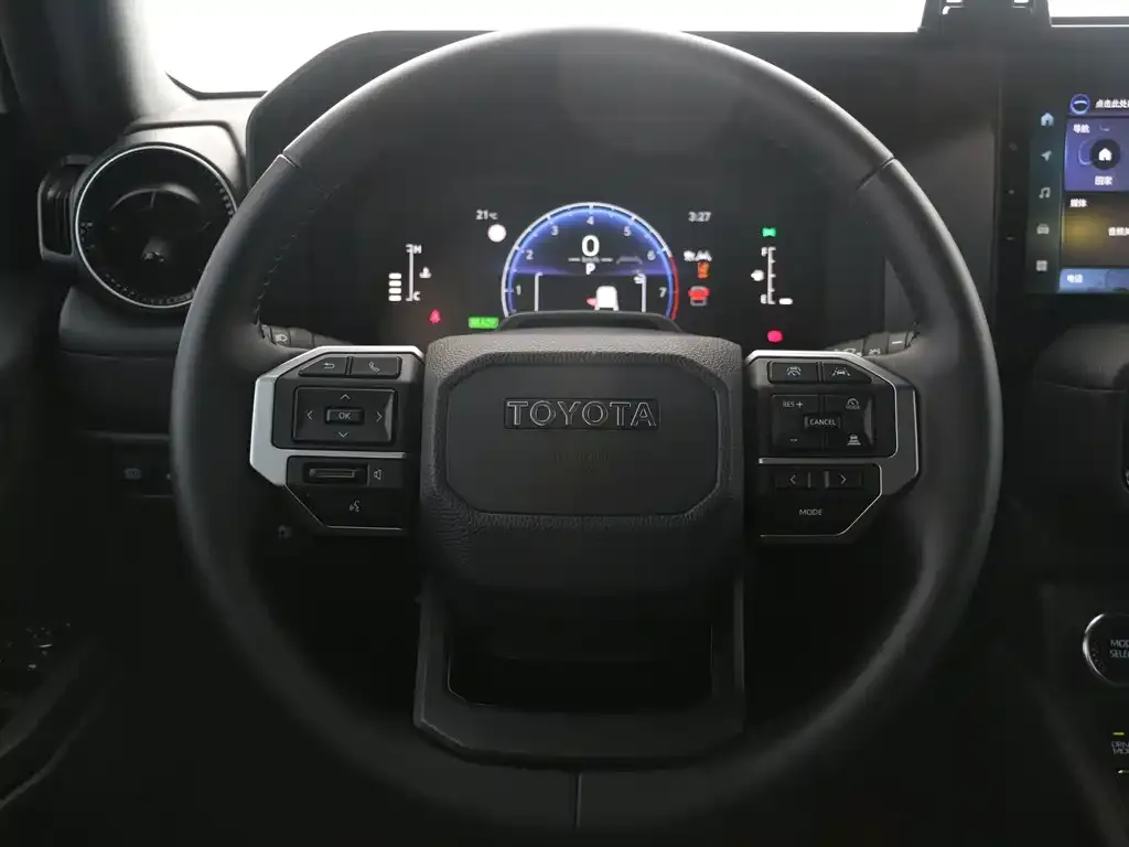 Toyota Prado — фото 10
