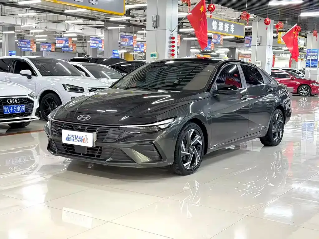 Hyundai Elantra — фото 1