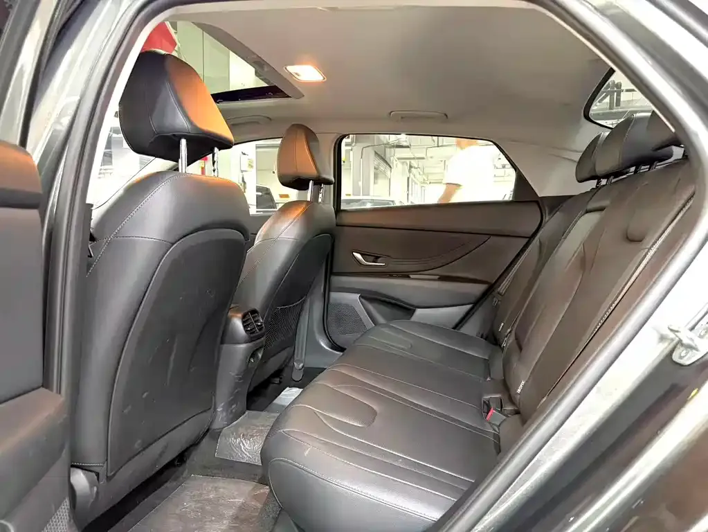 Hyundai Elantra — фото 10