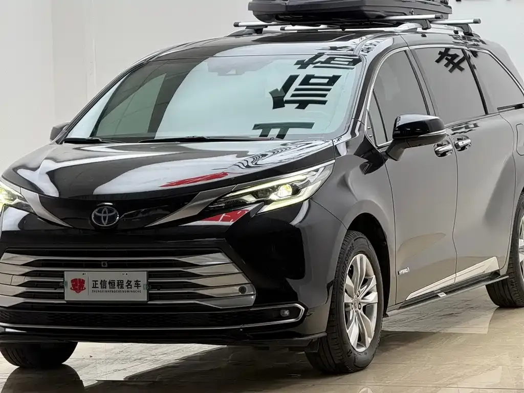 Toyota Sienna — фото 10