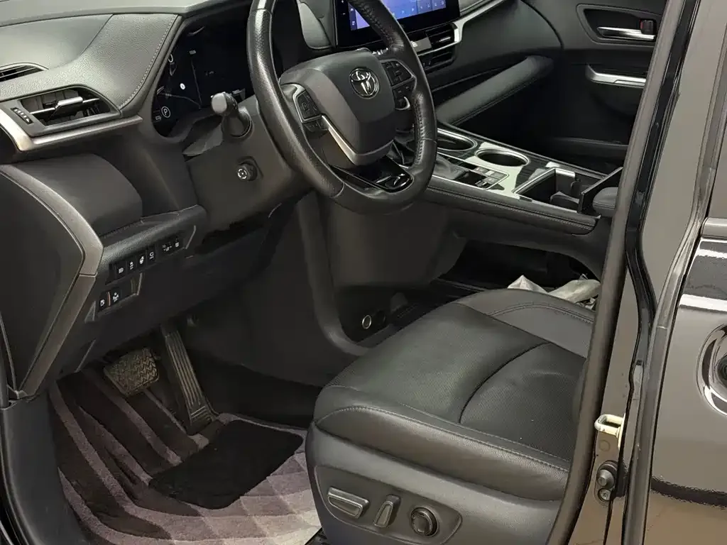 Toyota Sienna — фото 8