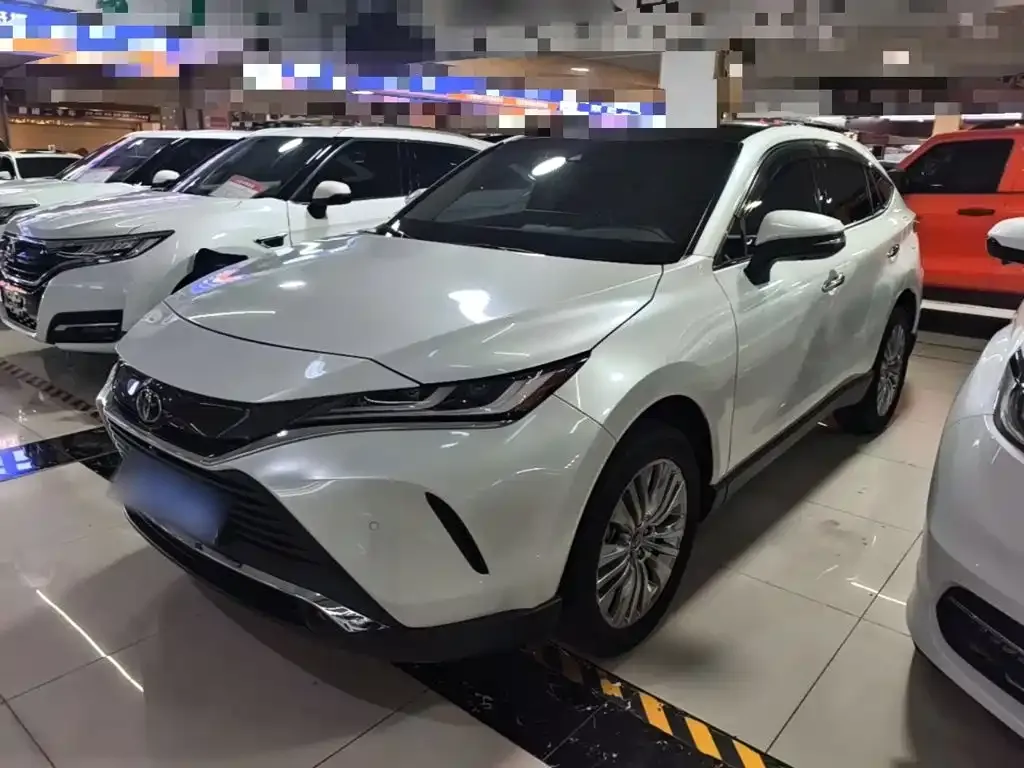 Toyota Harrier — фото 1