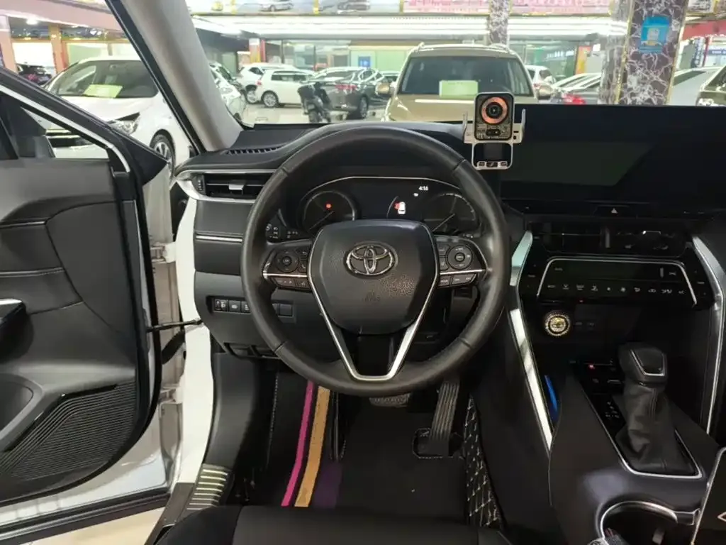 Toyota Harrier — фото 3