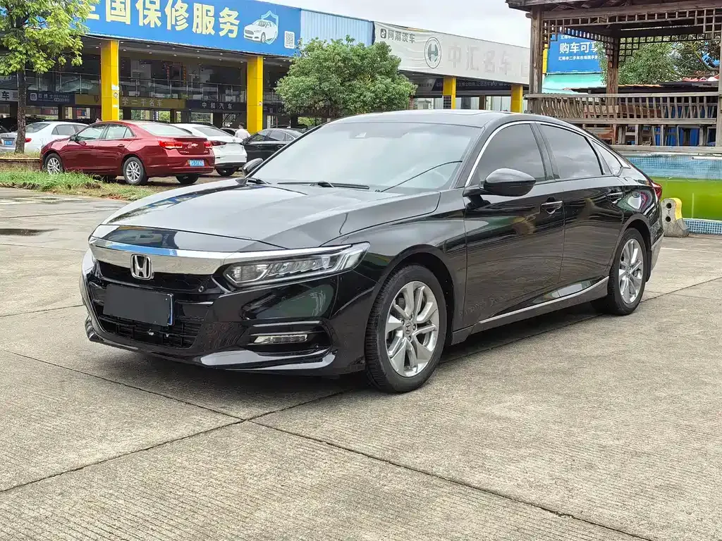 Honda Accord — фото 1