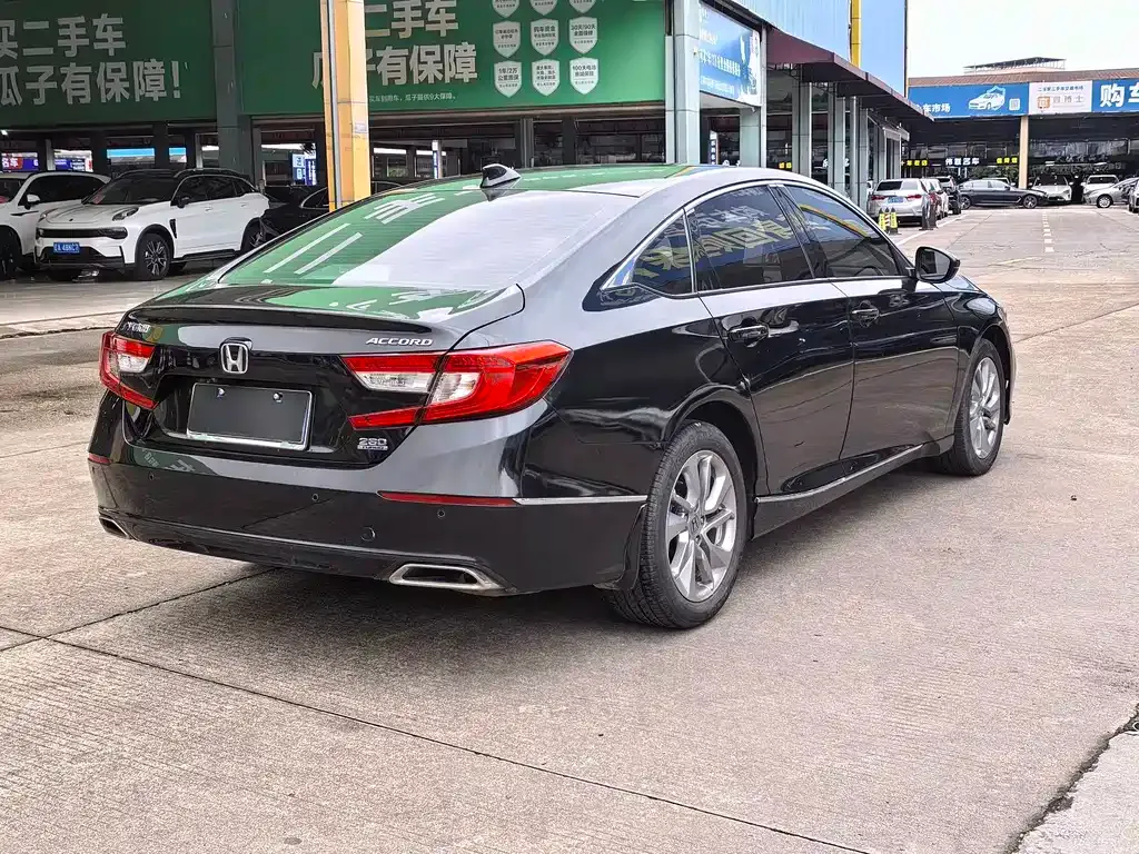 Honda Accord — фото 8