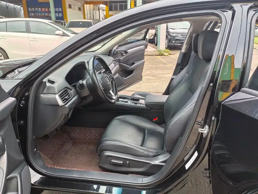 Honda Accord — фото 10