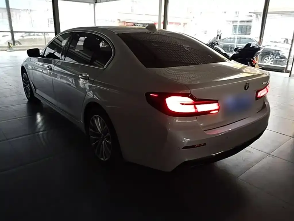 BMW 5 Series — фото 2