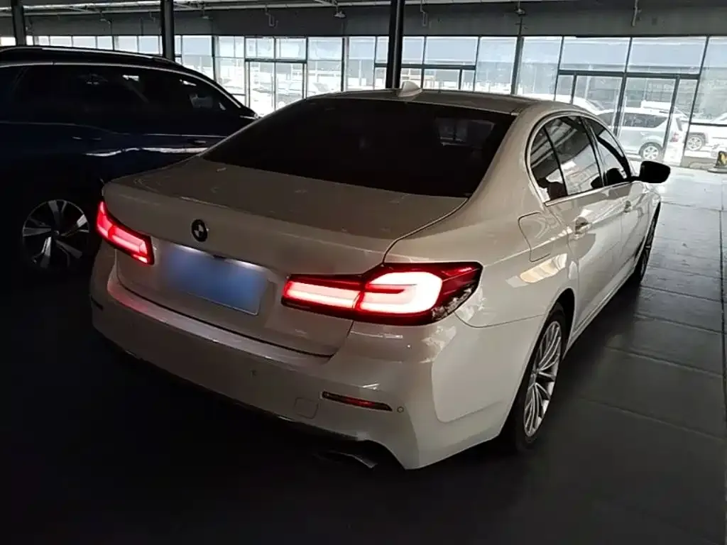 BMW 5 Series — фото 4
