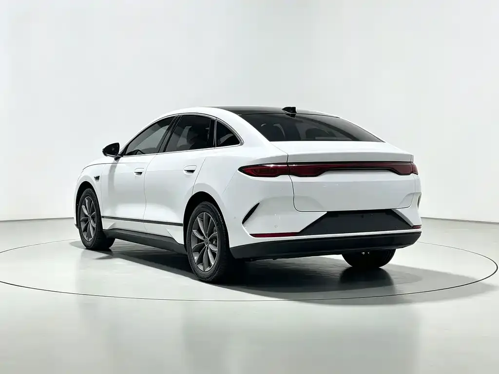 BYD Qin L — фото 9