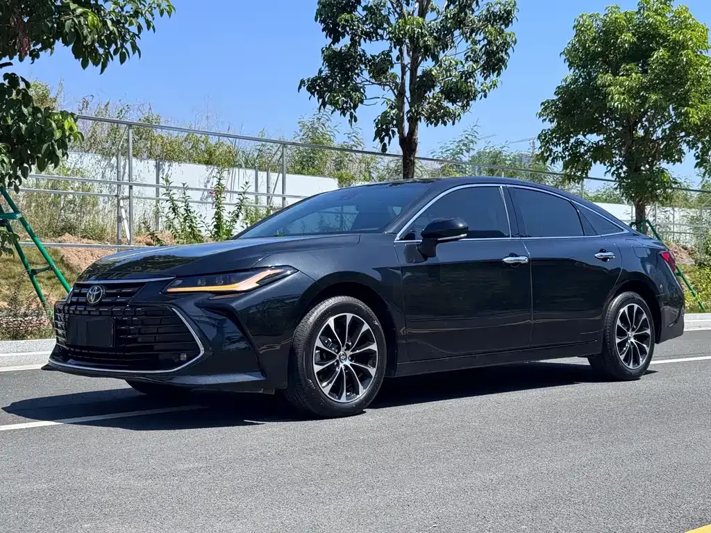 Toyota Avalon — фото 1