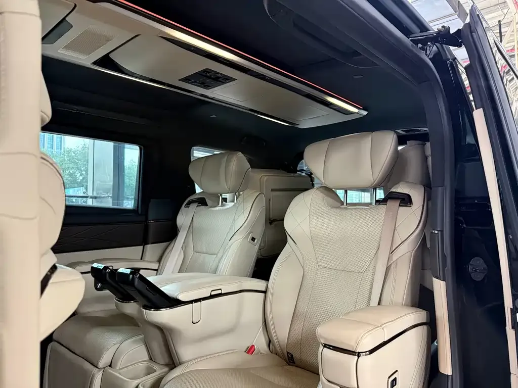 Toyota Alphard — фото 9