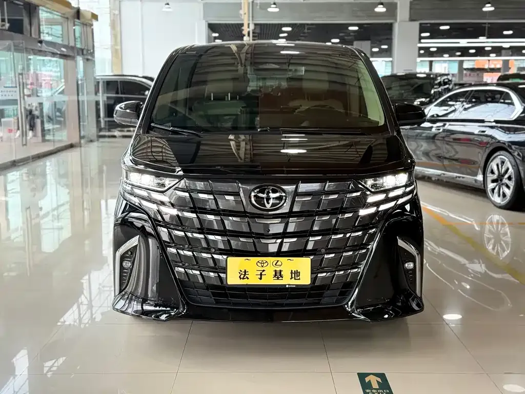 Toyota Alphard — фото 5