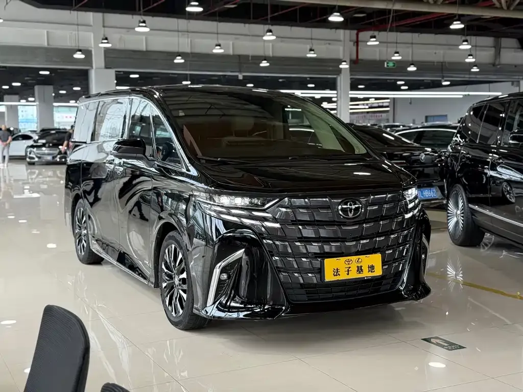 Toyota Alphard — фото 2