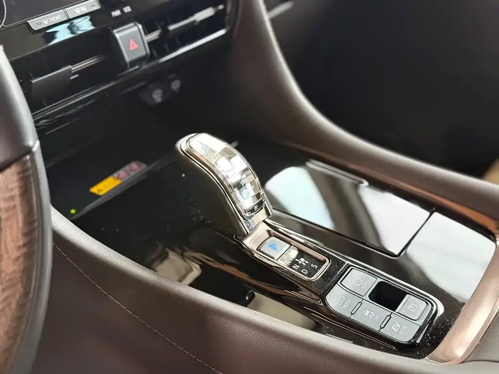 Toyota Alphard — фото 4