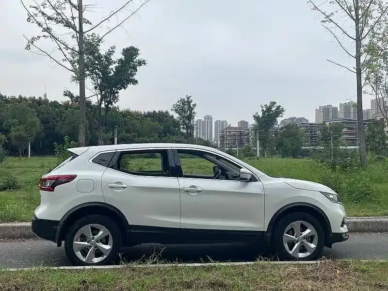 Nissan Qashqai — фото 9