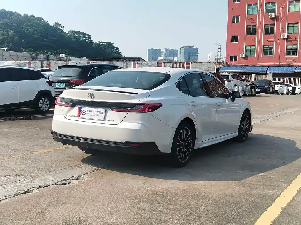 Toyota Camry — фото 7