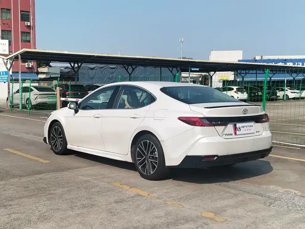 Toyota Camry — фото 6