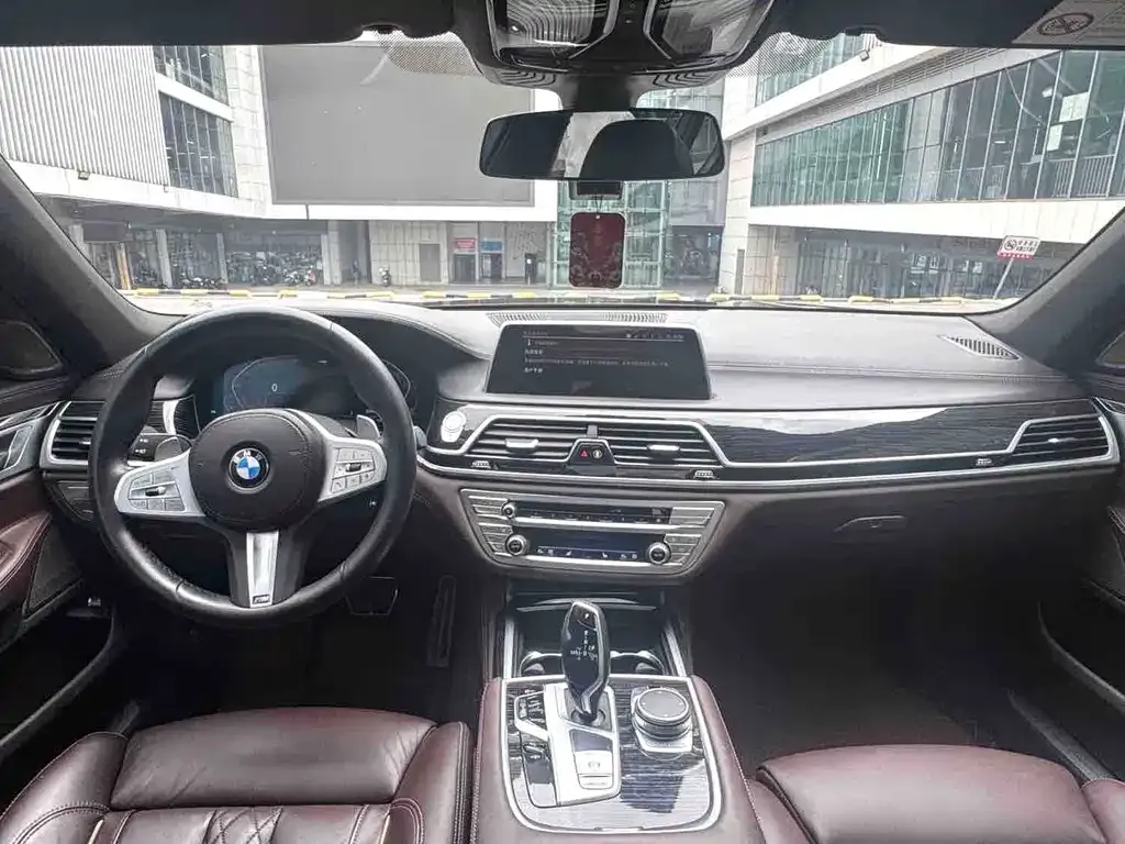 BMW 7 Series — фото 10