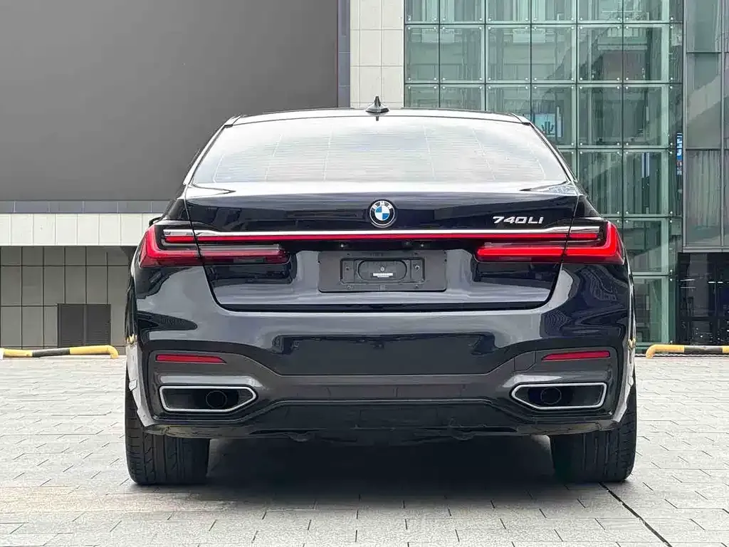 BMW 7 Series — фото 2