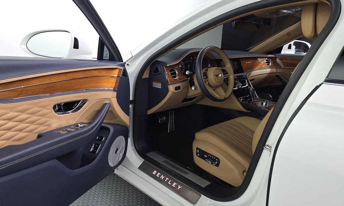 Bentley Flying Spur — фото 9