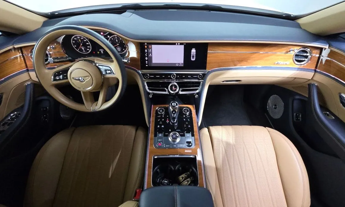 Bentley Flying Spur — фото 10