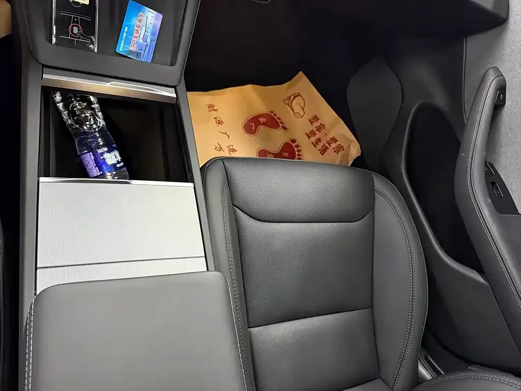 Tesla Model 3 — фото 10