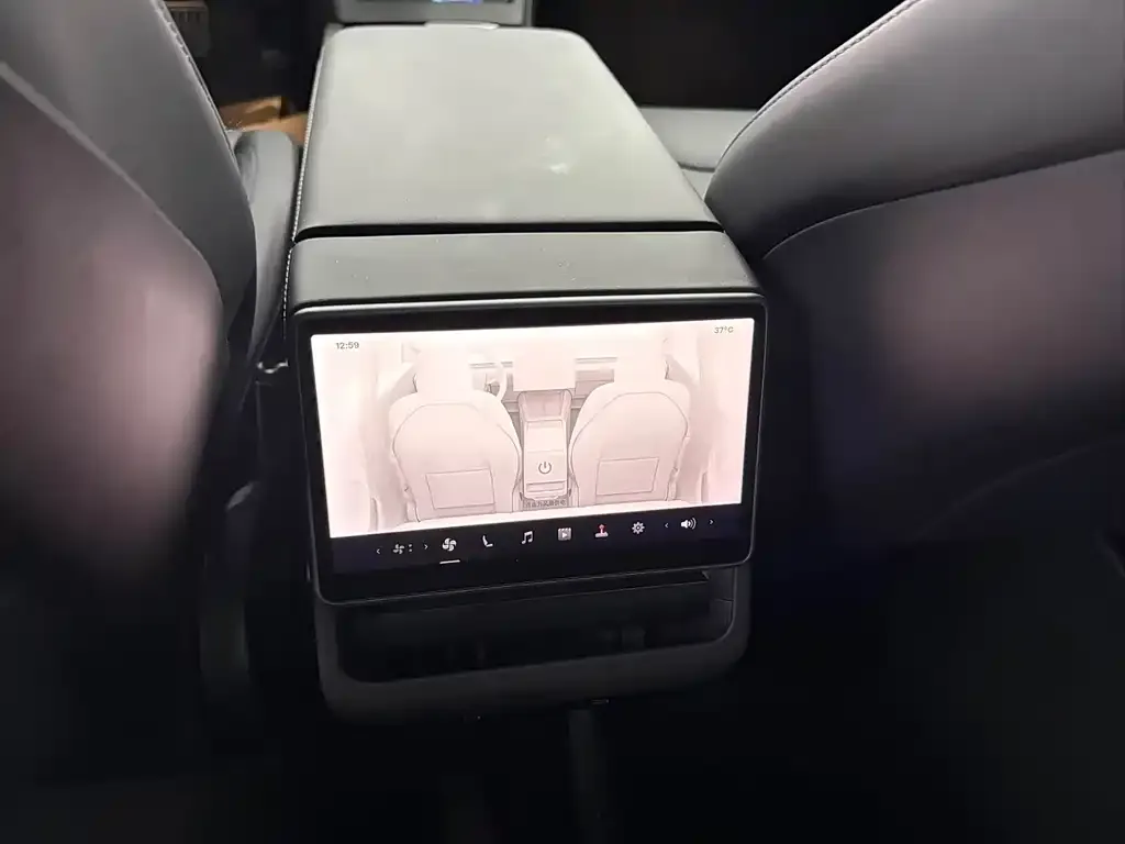 Tesla Model 3 — фото 6