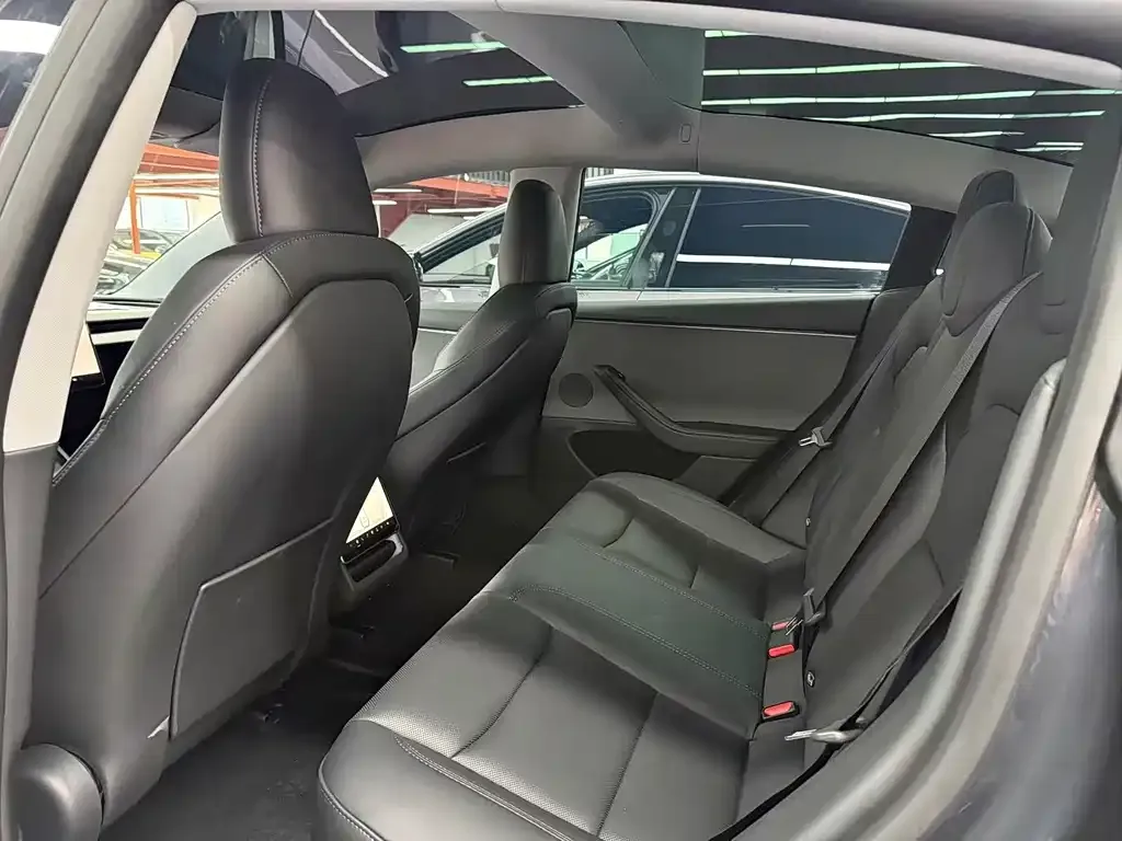 Tesla Model 3 — фото 5