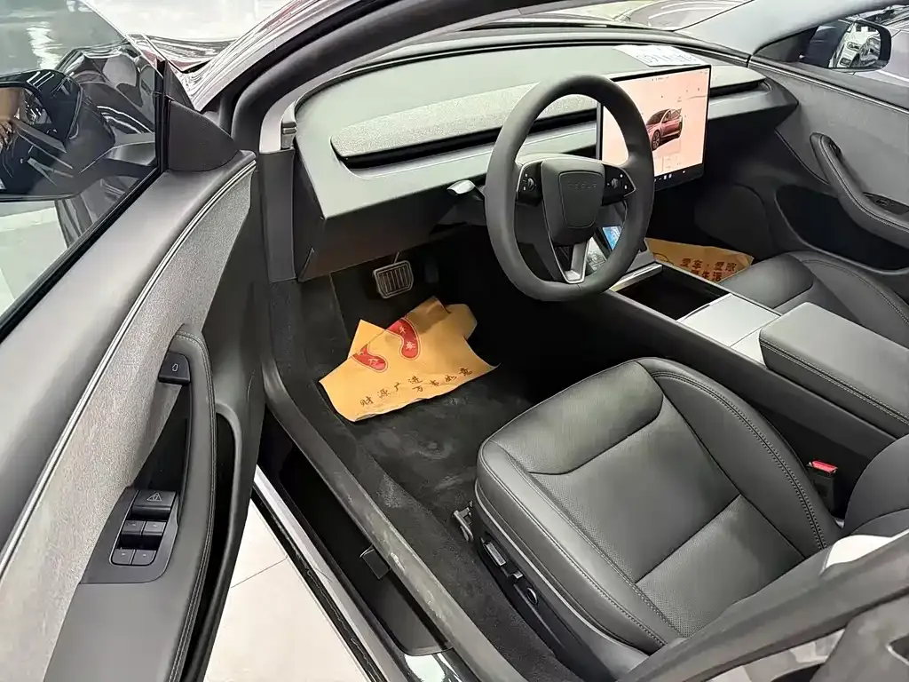 Tesla Model 3 — фото 4