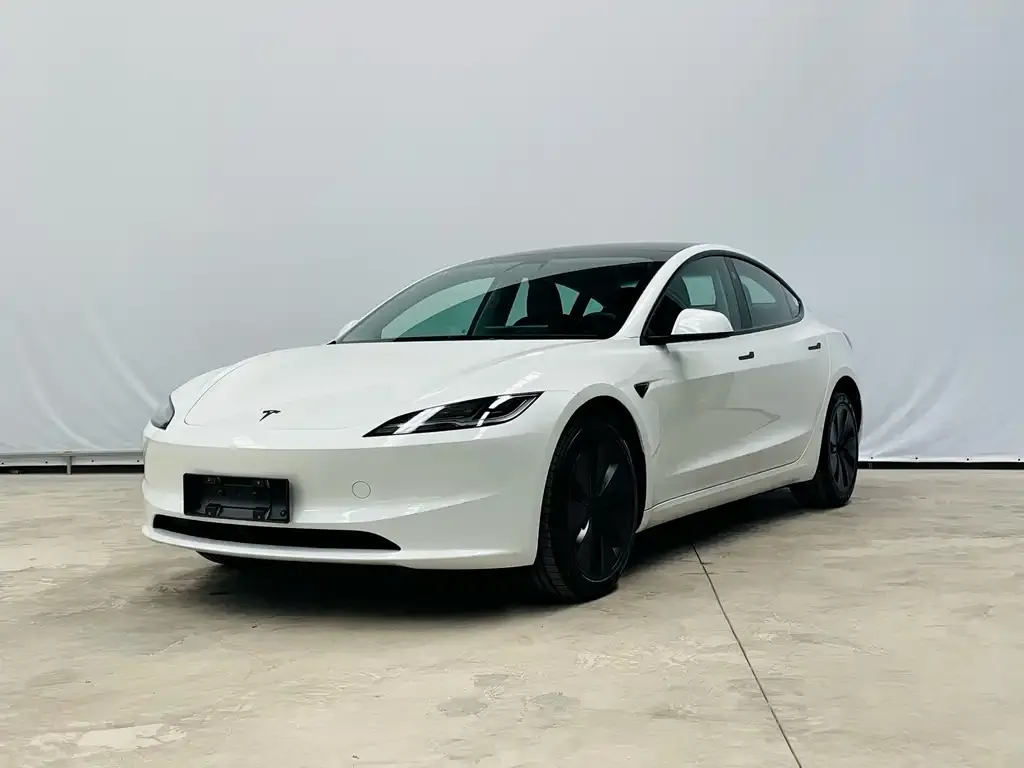 Tesla Model 3 — фото 1