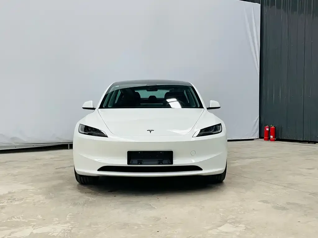 Tesla Model 3 — фото 4