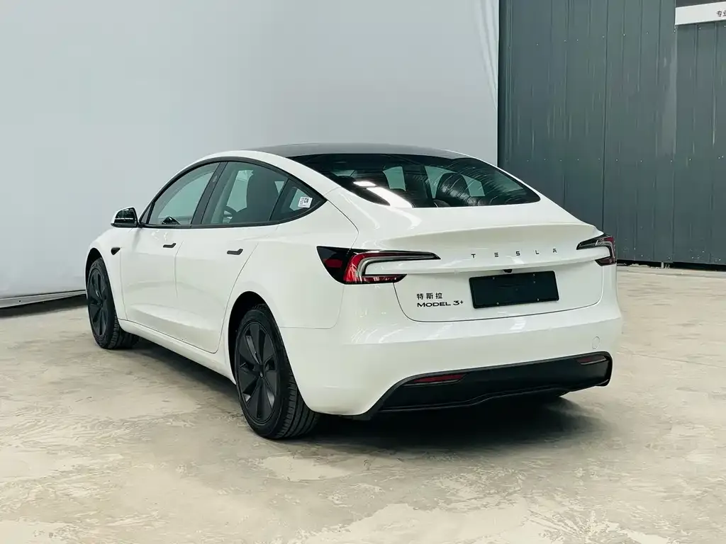 Tesla Model 3 — фото 5