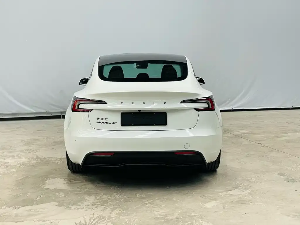 Tesla Model 3 — фото 8