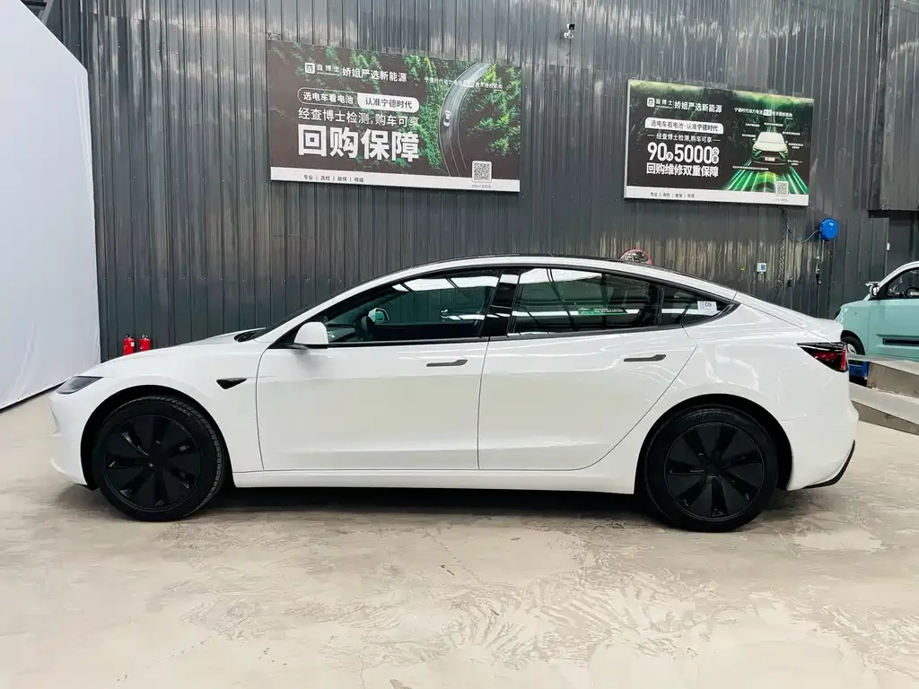Tesla Model 3 — фото 10