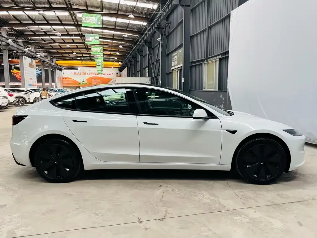 Tesla Model 3 — фото 7