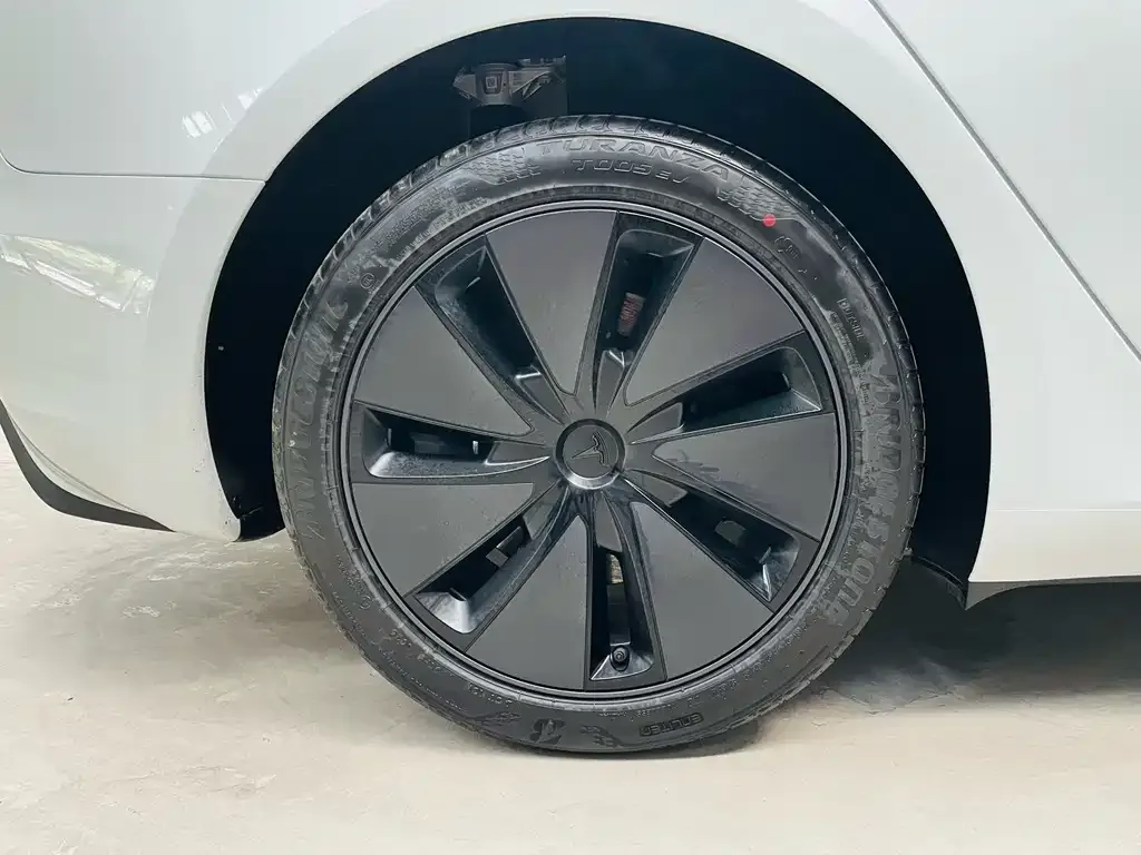 Tesla Model 3 — фото 6