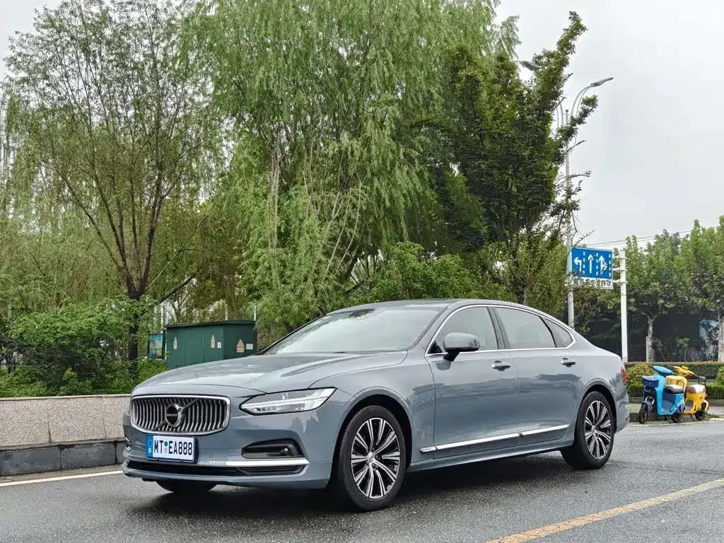 Volvo S90 — фото 1