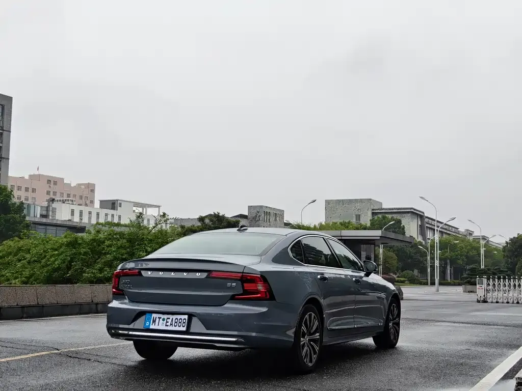Volvo S90 — фото 9