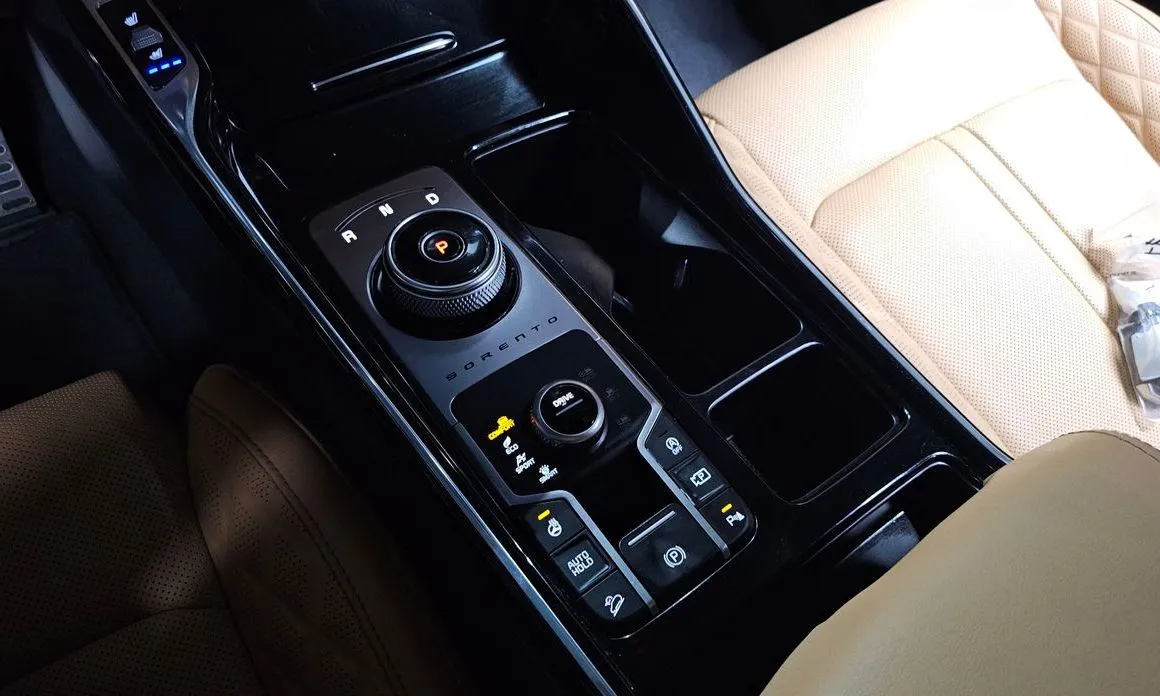 Kia Sorento — фото 7