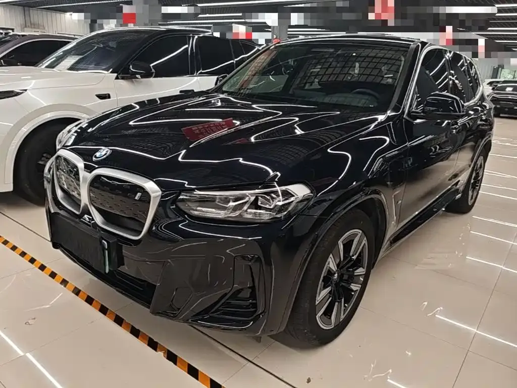 BMW iX3 — фото 10