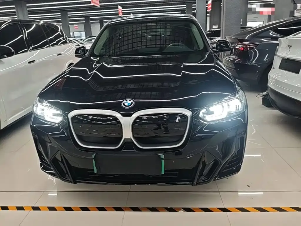 BMW iX3 — фото 9