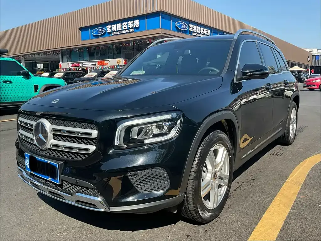 Mercedes-Benz GLB — фото 1