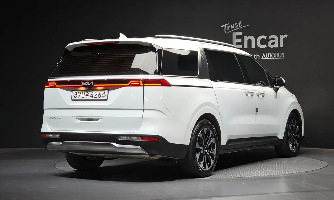 Kia Carnival — фото 4