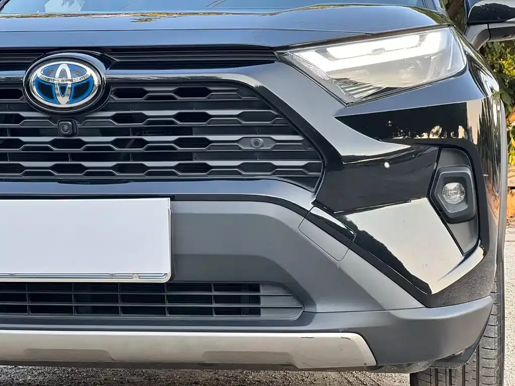 Toyota RAV4 — фото 7