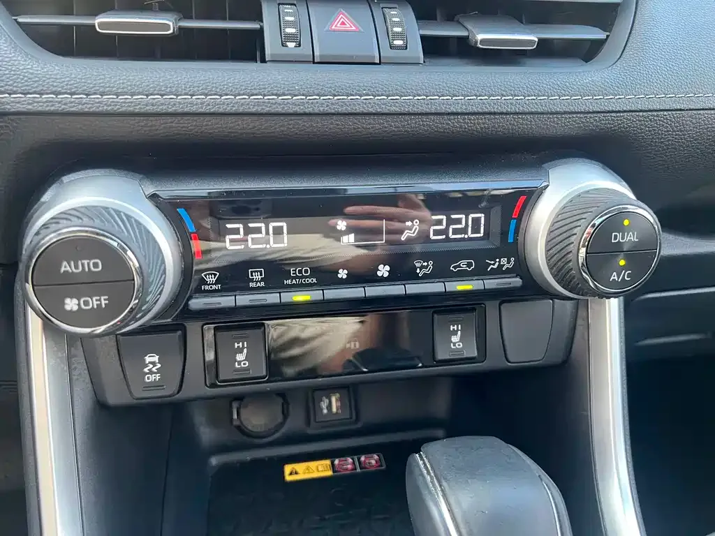 Toyota RAV4 — фото 6