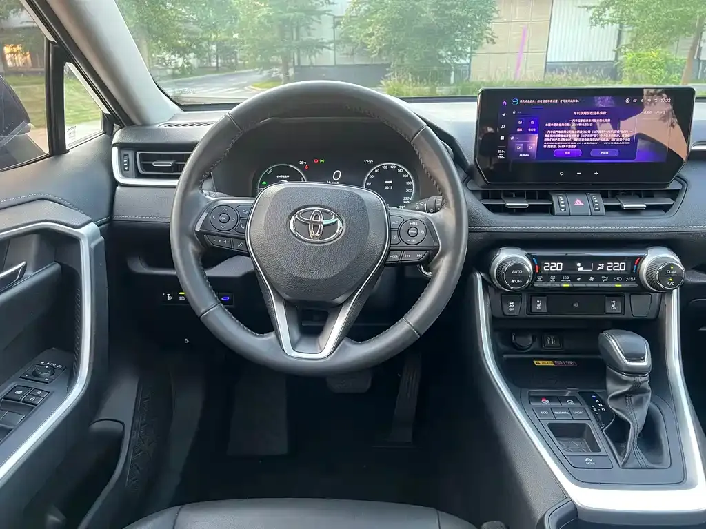 Toyota RAV4 — фото 2