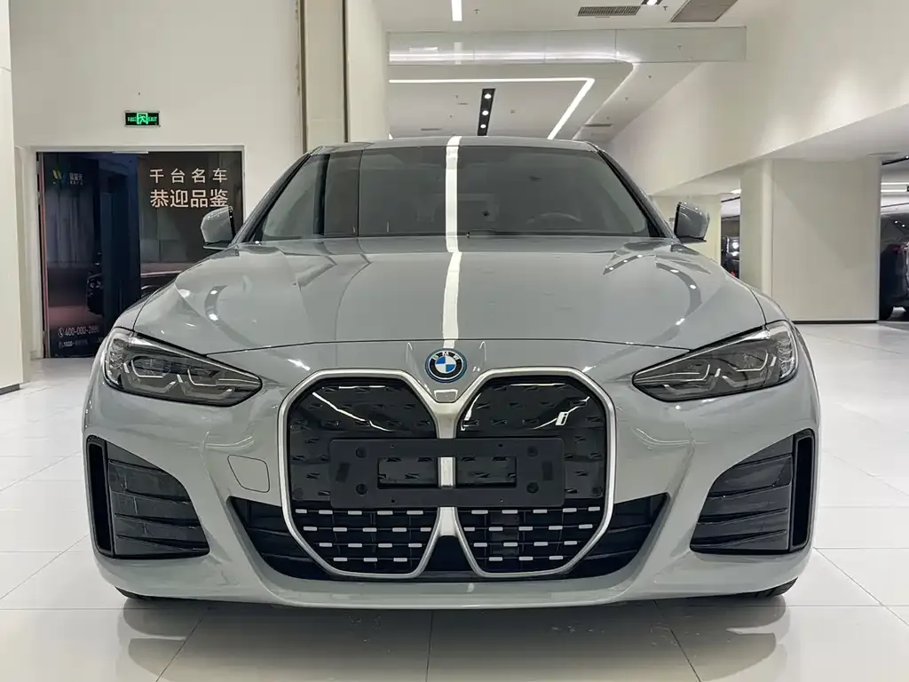 BMW i4 — фото 8